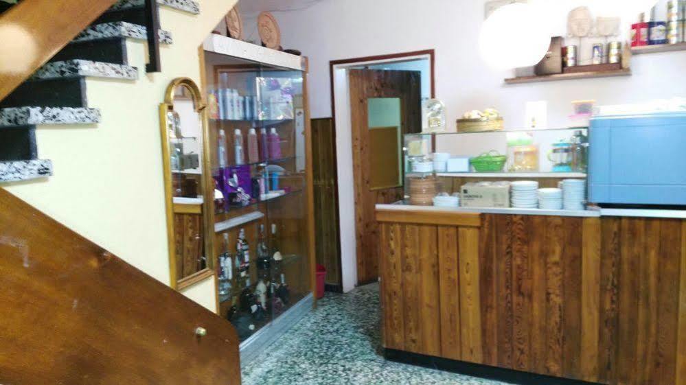 Hostal Creus Росас Экстерьер фото